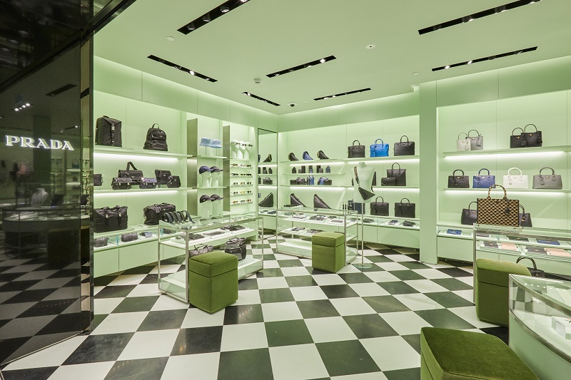 A boutique showcasing handbags like museum exhibits. A boutique showcasing handbags like museum exhibits.